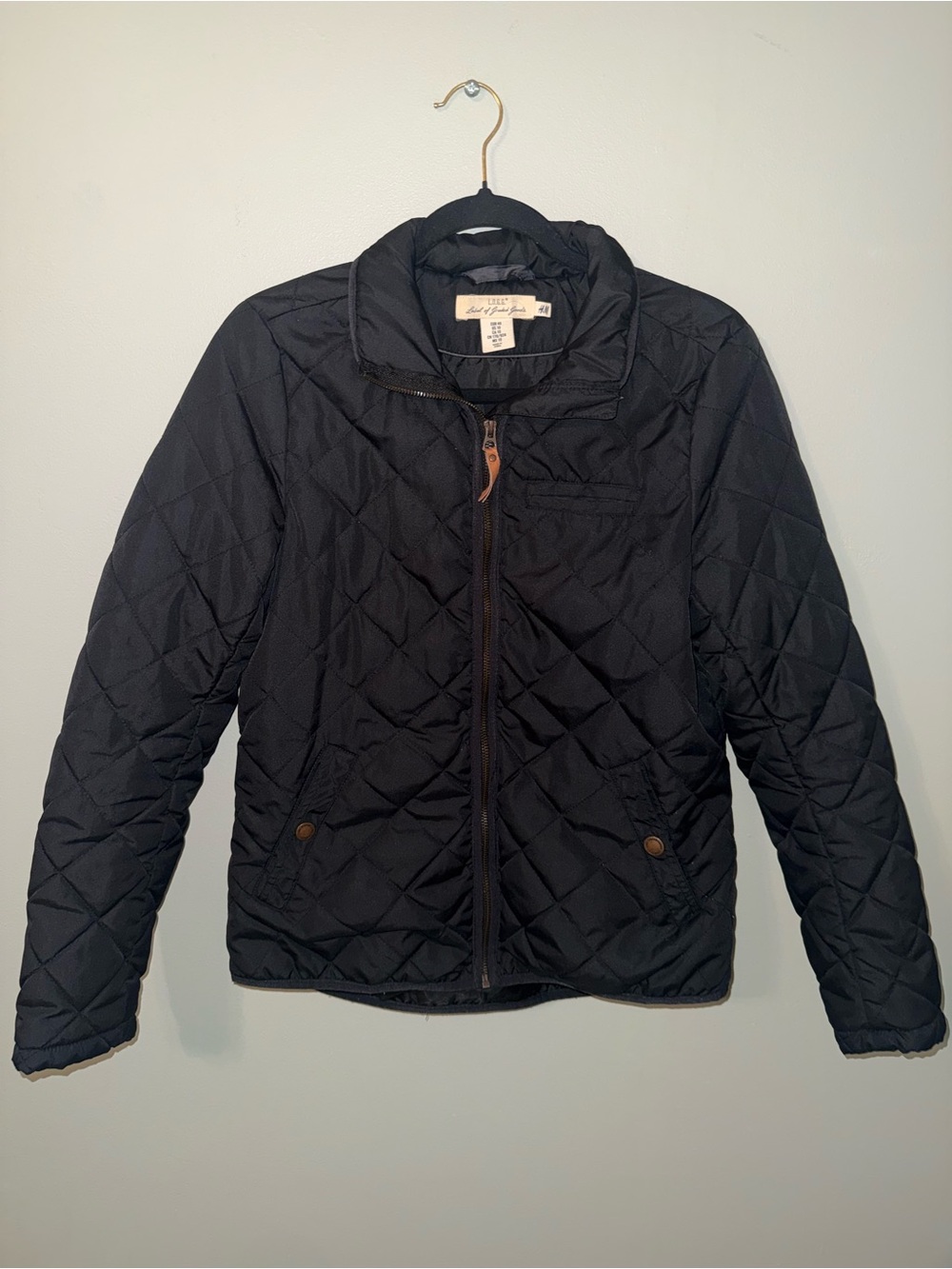 H&M Padded Quilted black
Jacket coat L.O.G.G size medium women’s hiking 10